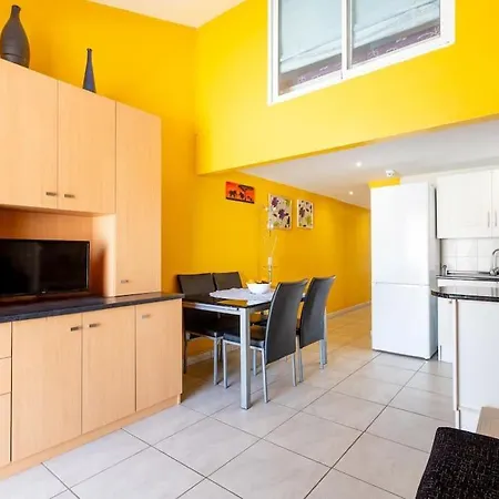 52 Vivid Chipeque Cristianos * Los Cristianos (Tenerife)